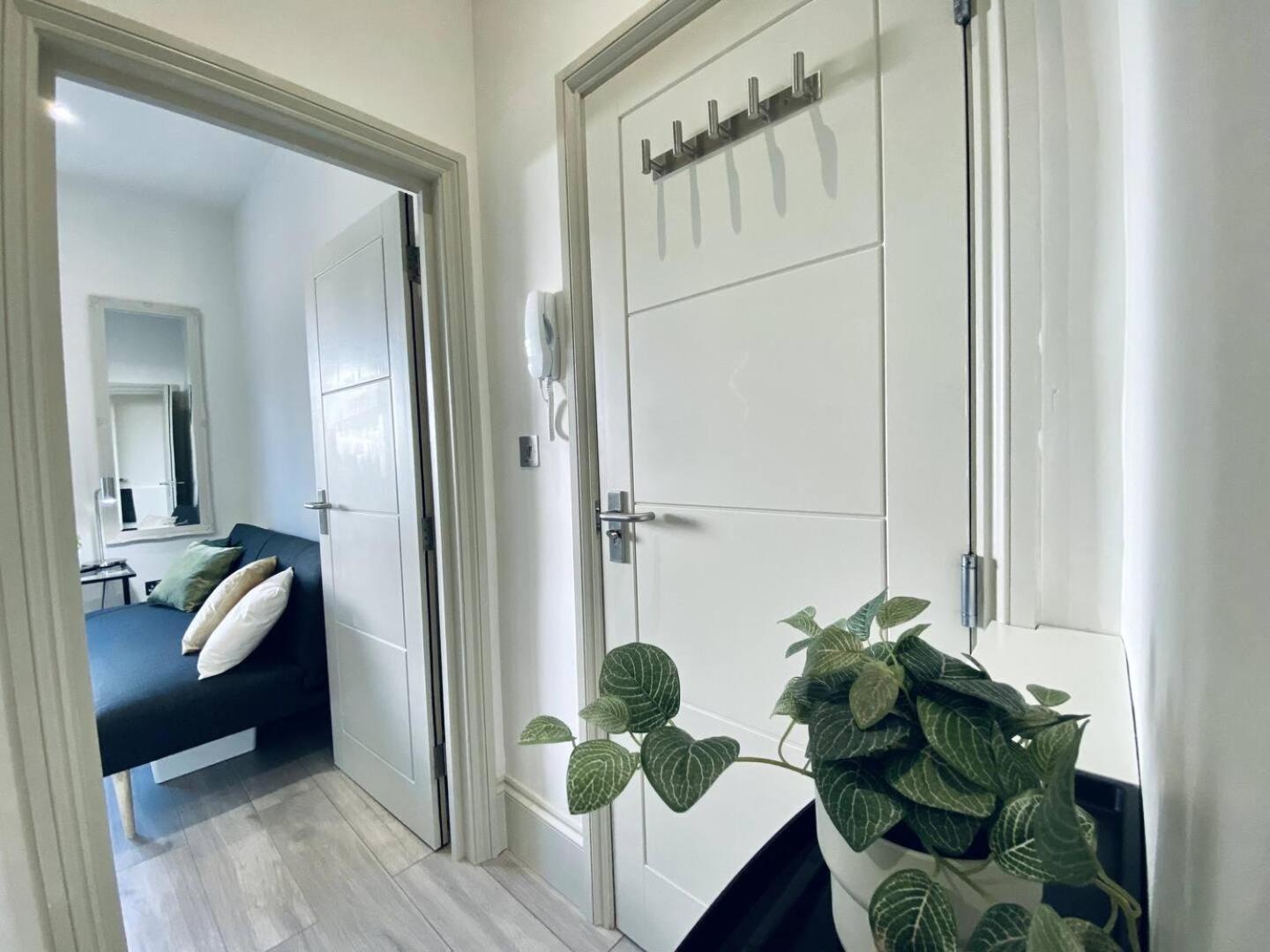 Apt 03 Beachside Beauty Central Studio Steps From Cafes Brighton ภายนอก รูปภาพ