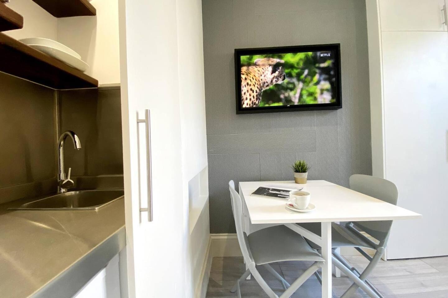 Apt 03 Beachside Beauty Central Studio Steps From Cafes Brighton ภายนอก รูปภาพ