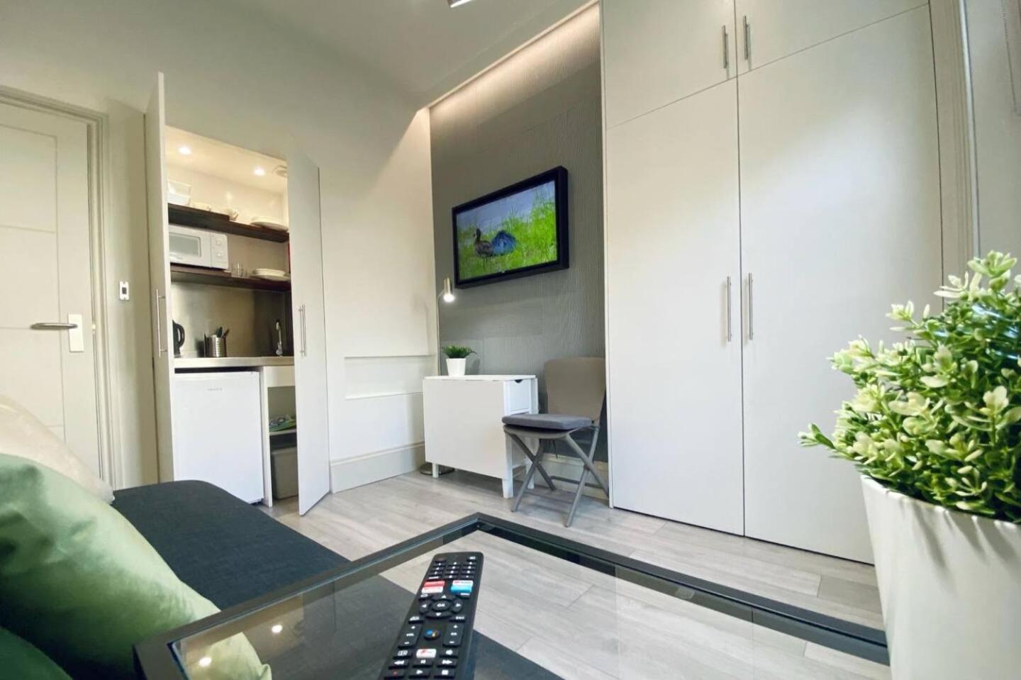 Apt 03 Beachside Beauty Central Studio Steps From Cafes Brighton ภายนอก รูปภาพ